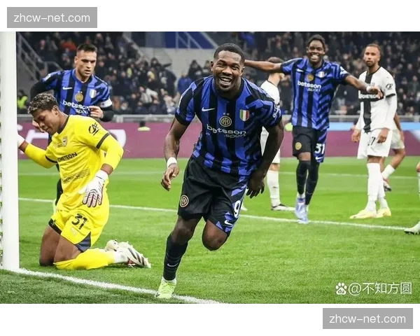 法国图拉姆速度优势明显，巴萨边锋在反击中的冲刺速度考验对手防线